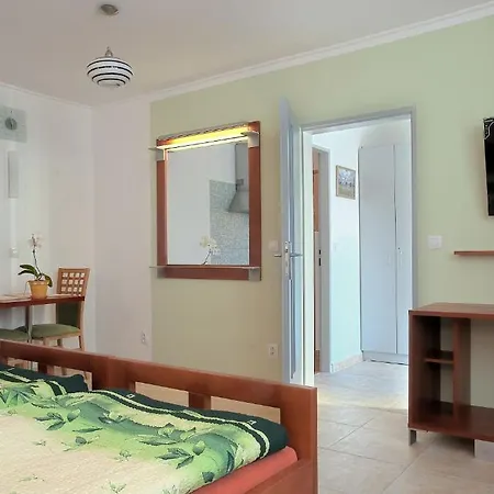 U Vinoteky בית הארחה נימבורק